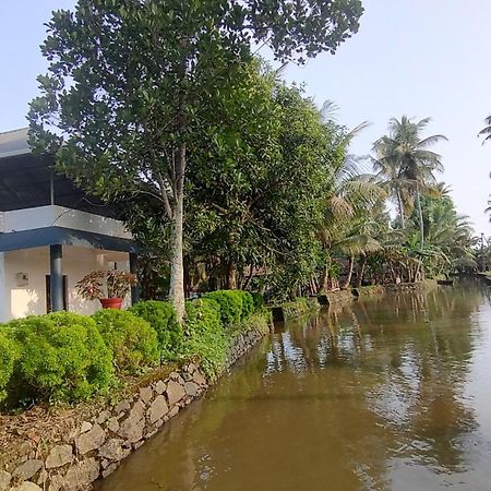 Valentine'S Rice Bowl Home Stay Alappuzha Esterno foto