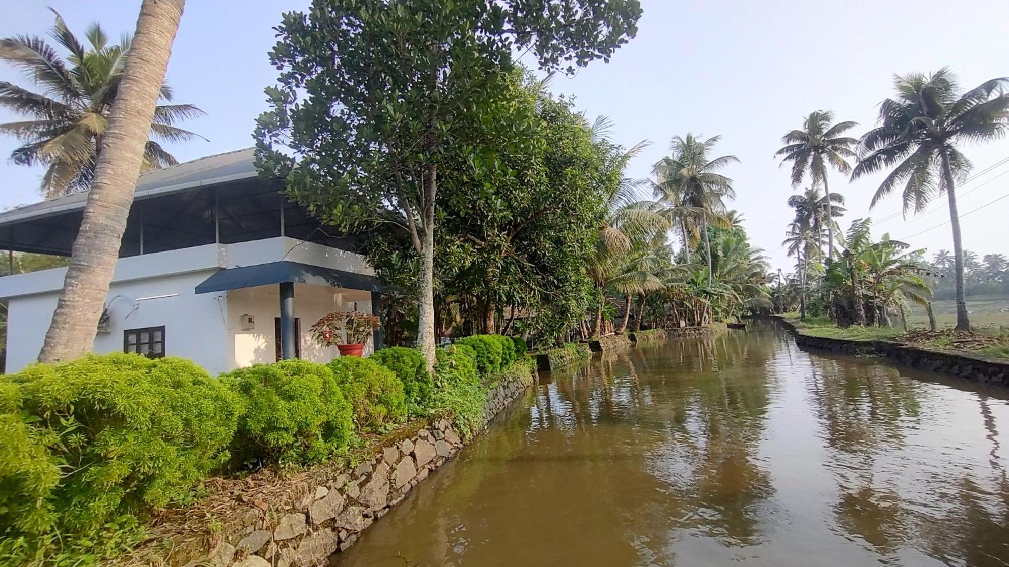 Valentine'S Rice Bowl Home Stay Alappuzha Esterno foto